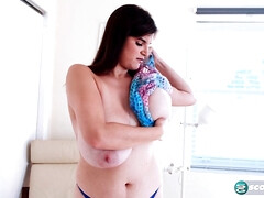 Brunette brune, Poilue, Hd, Masturbation, Naturelle, Seins naturels, Solo, Suçant