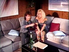 Tetas grandes, Rubia, Mamada, Polla, Penetracion con dedos, Peludo, Clasico