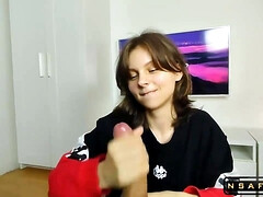 Leie, In den arsch, Asiatisch, Grosser arsch, Grosse titten, Aufs gesicht abspritzen, Natürlichen titten, Titten