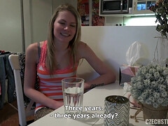 18 ans, Grosse bite, Blonde, Sucer une bite, Tchèque, Branlette thaïlandaise, Pov, Adolescente