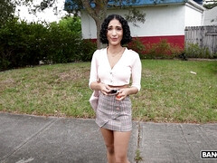 18 летние, Брюнетки, На природе, Короткая стрижка, Юбки, Молоденькие