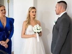 Жопа, Блондинки, Платье, Поцелуи, Лизание, Белье, Натуральные сиськи, Киски