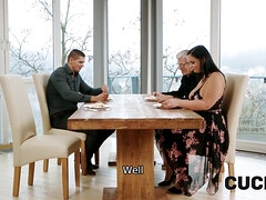 Grote lul, Bruinharig, Rondborstig, Bedriegen, Mollig, Natuurlijke tieten, Roodharige vrouw, Tieten likken