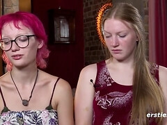 Leie, Nahaufnahme, Deutsch, Brille, Lesbisch, Natürlichen titten, Nippel, Spielzeuge