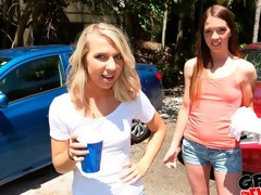 Arsch, Blasen, Frau frau mann, Handjob, Rasiert, Jungendliche (18+), Flotter dreier, Titten