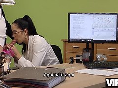 Blasen, Braunhaarige, Geile alte tussi, Hd, Wichsen, Mutti, Geld, Ablutschen