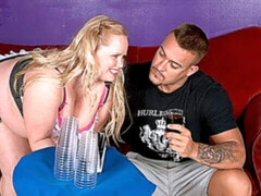 Amateur, Belle grosse femme bgf, Gros cul, Grosse bite, Blonde, Sucer une bite, En levrette, Mère que j'aimerais baiser