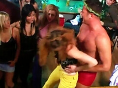 Mamada, Loco, Grupo, Lamidas, Tetas naturales, Orgía, Fiesta, Coño