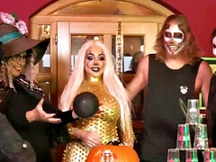 Tussi, Blasen, Geile alte tussi, Tschechisch, Oma, Handjob, Reif, Party