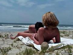 Пляж, Блондинки, Минет, Секс без цензуры, Лизание, На публике, Молоденькие, Сиськи