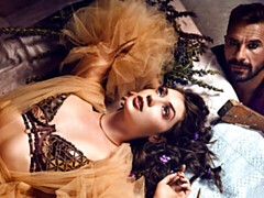 Gros cul, Grosse bite, Sucer une bite, Brunette brune, En levrette, Seins naturels, Adolescente, Nénés