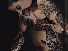 Nana, Brunette brune, Collège université, Doigter, Embrassement, Lesbienne, Léchez, Douche