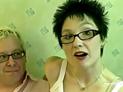 アナル, フェラチオ, イギリス人, 茶髪の, カップル, 人妻の, おもちゃ, 妻