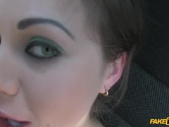 Enthousiasteling, Auto, Bedriegen, Stel, Sperma shot, Sperma in gezicht, Handbeurt, Gezichtspunt