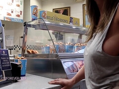 Enthousiasteling, Grote kont, Grote mammen, Rondborstig, Flashing, Moeder die ik wil neuken, Openbaar, Tieten likken