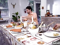 Blasen, Braunhaarige, Spermaladung, Aufs gesicht abspritzen, Latina, Rasiert, Jungendliche (18+), Flotter dreier