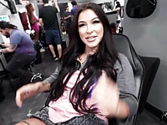 Grosser arsch, Grosser schwanz, Grosse titten, Blasen, Braunhaarige, Hundestellung, Pov