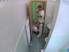 Badkamer, Pijpbeurt, Hondjeshouding, Handbeurt, Masturbatie, Verpleegster, Kantoor, Uniformpje