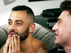 アナル, 中出し, バック, 毛深い, 手コキする, キス, 筋肉, タトゥー