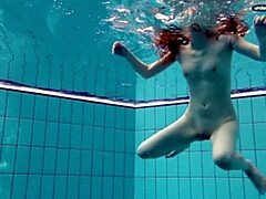 18 jahre, Frau, Fetisch, Pool, Badeanzug, Jungendliche (18+), Titten, Unter wasser