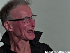 69, お婆さん