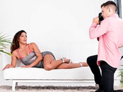 Anal, Lécher le cul, Gros cul, Sucer une bite, Brunette brune, En levrette, Dénudage, Nénés