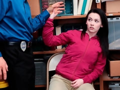 Sucer une bite, Brunette brune, Attrapée, Branlette thaïlandaise, Rasée, Adolescente, Nénés, Uniforme