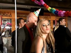 アナル, デカチン, デカパイ, フェラチオ, 茶髪の, 指いじり, オーガズム, ストッキング