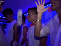 Sucer une bite, Tchèque, Groupe, Hard, Interracial, Orgie, Fête, Public