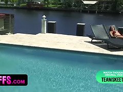 18, 指いじり, Hd, オーガズム, ハメ撮り, 叫ぶ, ティーン, 三人