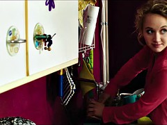 Bruinharig, Beroemdheid, Openbaar, Voorbinddildo, Tieten likken