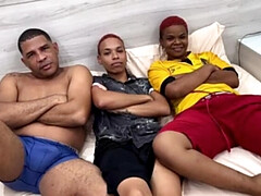 Leie, Blasen, Brasilien, Natürlichen titten, Orgasmus, Pumpe, Flotter dreier, Ehefrau