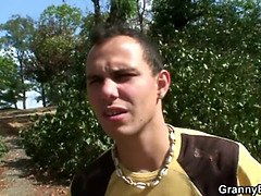 Mamie, Mature, Seins naturels, Réalité