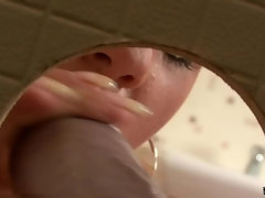 ブロンド, フェラチオ, ディルド, 顔射, 女, のぞき穴, フェラする, 濡れ