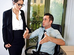 Gros cul, Gros seins, Sucer une bite, Brunette brune, En levrette, Maigrichonne, Jarretelles, Adolescente