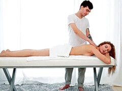 Grosse bite, Sucer une bite, Brunette brune, En levrette, Massage, Rasée, Maigrichonne, Adolescente