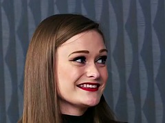 美女, イギリス人, 茶髪の, 着衣女と全裸男, フェムドム, 手コキする, オナニー, 三人