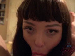 Amateur, Sucer une bite, Branlette thaïlandaise, Huilée, Orgasme, Piercing, Pov, Fumer