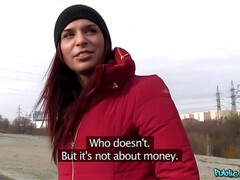 Sucer une bite, Plantureuse, Tir de sperme, Tchèque, De plein air, Public, Réalité, Nénés