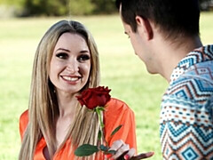 18 ans, Gros cul, Grosse bite, Blonde, Sucer une bite, En levrette, Maigrichonne, Nénés