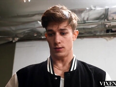 Parker Ambrose And Justine Jakobs In Fit Milf Justine Fucks Young Stud In His Classic Car