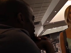In den arsch, Grosser schwanz, Schwarz, Besamung, Schwarz, Interrassisch, Lesbisch, Milf