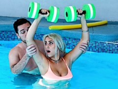 Belle grosse femme bgf, Gros cul, Gros seins, Sucer une bite, En levrette, Mère que j'aimerais baiser, Seins naturels, Tatouage