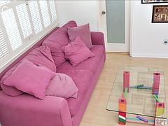 Tussi, Grosser schwanz, Blasen, Braunhaarige, Aufs gesicht abspritzen, Hardcore, Jungendliche (18+), Titten