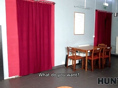 Blond, Vies, Europees, Hd, Gezichtspunt, Kut duiken, Geschoren, Toilet
