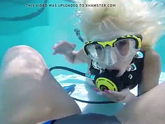 Tussi, Europäisch, Küssen, Lesbisch, Lecken, Masturbation, Öffentlich, Unter wasser