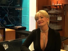 In den arsch, Grosser schwanz, Schwarz, Blondine, Kehlenfick, Hintern versohlen, Hure, Ehefrau