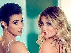 Grote kont, Blond, Zoenen, Likken, Masturbatie, Kut duiken, Geschoren, Strippen