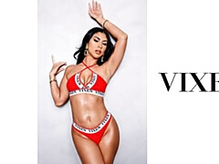 Gros cul, Grosse bite, Gros seins, Sucer une bite, Brunette brune, En levrette