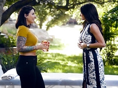 Lieveling, Grote mammen, Vingeren, Hd, Lesbisch, Masseren, Tatoeage, Tieten likken